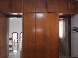 Image 19 - 921082