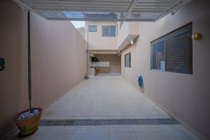 Image 5 - 921087
