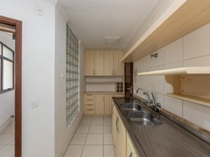 Image 10 - 921088