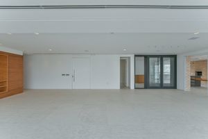 Image 7 - 921097