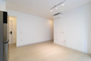 Image 3 - 921129