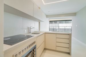 Image 19 - 921135