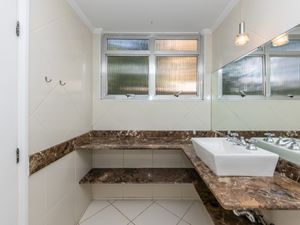 Image 7 - 921147