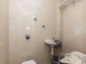 Image 34 - 921147