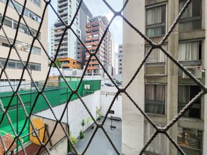 Image 21 - 921182