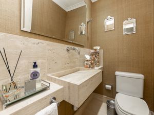 Image 19 - 921188