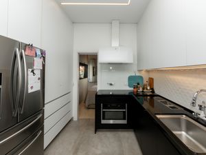 Image 30 - 921218