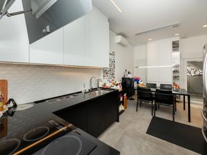 Image 31 - 921218