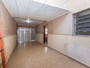Image 18 - 921250