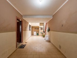 Image 7 - 921250