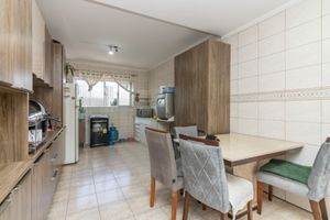 Image 7 - 921252