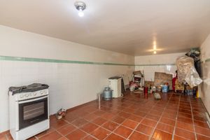 Image 24 - 921252
