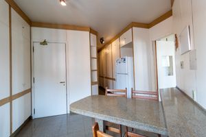 Image 17 - 921290