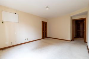 Image 30 - 921290