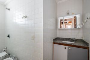 Image 11 - 921311