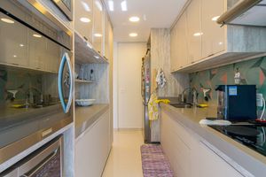 Image 9 - 921333