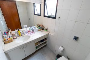 Image 17 - 921342