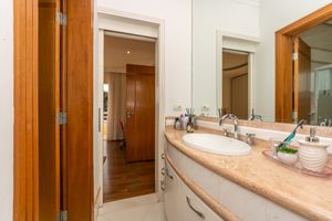 Image 36 - 921351