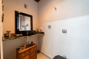 Image 37 - 921365