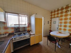 Image 40 - 921372