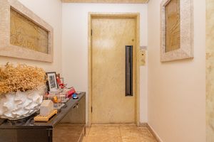 Image 35 - 921383