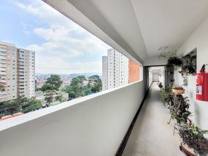 Image 24 - 921402