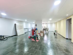 Image 22 - 921402
