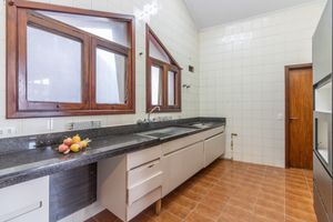 Image 23 - 921418