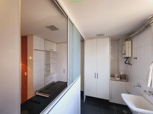 Image 13 - 921461