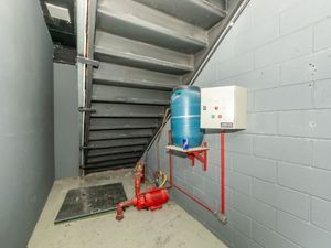 Image 32 - 921474