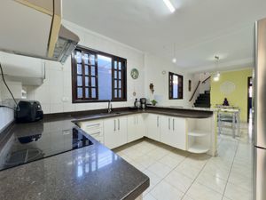 Image 23 - 921492