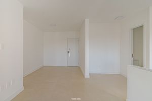 Image 10 - 921498