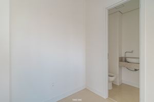 Image 15 - 921498
