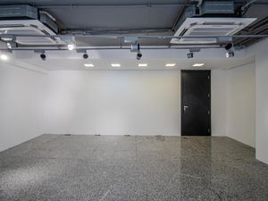 Image 18 - 921504
