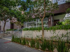 Image 1 - 921504