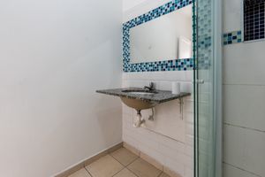 Image 35 - 921521