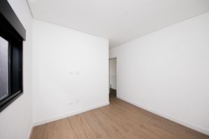 Image 10 - 921532