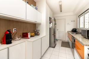 Image 12 - 921546