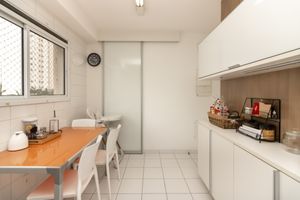 Image 11 - 921546