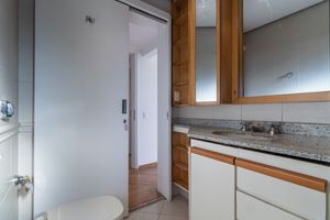 Image 19 - 921551
