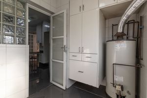 Image 31 - 921551