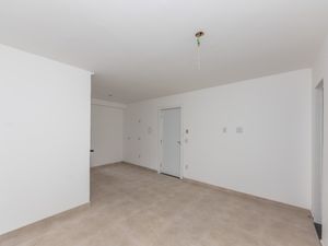 Image 8 - 921561