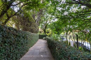 Image 33 - 921573