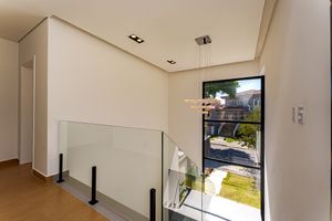 Image 21 - 921580