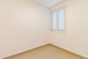 Image 21 - 921595