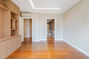 Image 32 - 921595