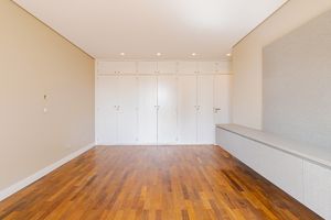 Image 35 - 921595