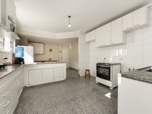 Image 15 - 921604