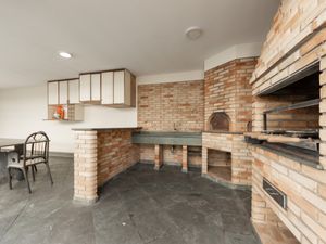 Image 17 - 921604