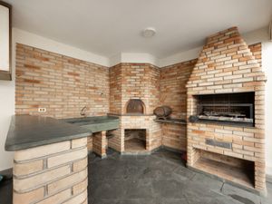 Image 18 - 921604